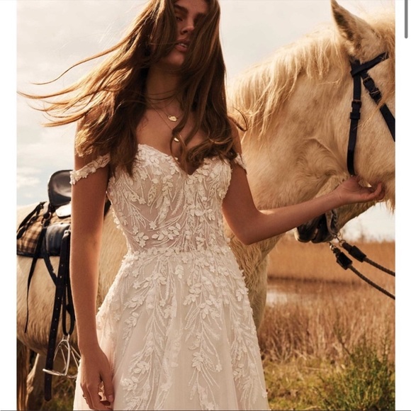 Lilian West Bohemian Off-The-Shoulder A-Line Wedding Gown with Lace Size 14 - Picture 3 of 11